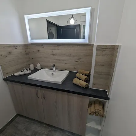 Maison Avec Piscine Interieure, Terrasse Et Wi-fi Gratuit A Curel - Fr-1-611-92 Ferienhaus *