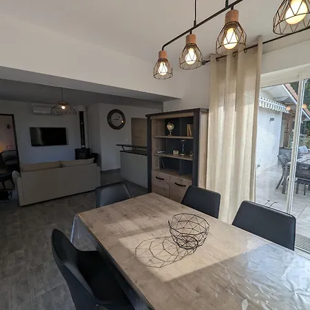 Ferienhaus Maison Avec Piscine Interieure, Terrasse Et Wi-fi Gratuit A Curel - Fr-1-611-92 *