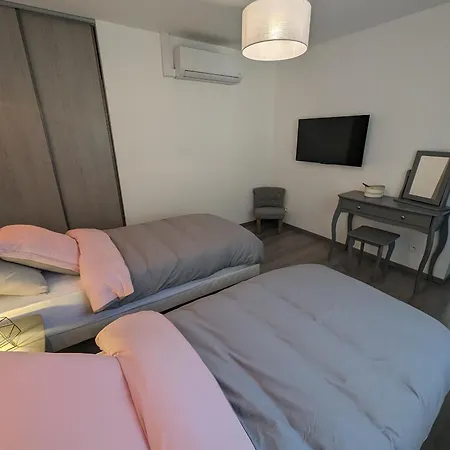 Maison Avec Piscine Interieure, Terrasse Et Wi-fi Gratuit A Curel - Fr-1-611-92 Ferienhaus Curel (Haute-Marne)