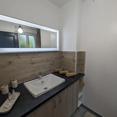 Ferienhaus Maison Avec Piscine Interieure, Terrasse Et Wi-fi Gratuit A Curel - Fr-1-611-92 *