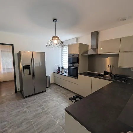 Maison Avec Piscine Interieure, Terrasse Et Wi-fi Gratuit A Curel - Fr-1-611-92 Ferienhaus Curel (Haute-Marne)
